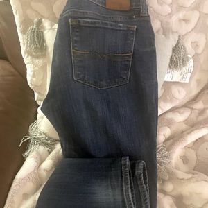 Women’s lucky brand jeans. Charlie skinny